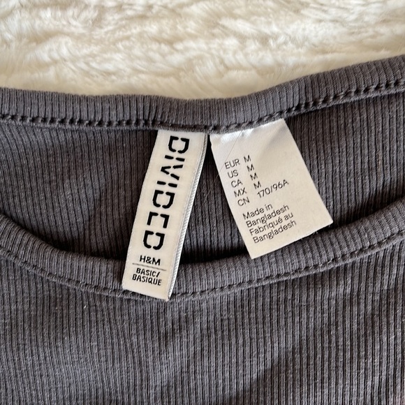 Divided H&M Dark Grey Cropped Top! Womens Size : M - Picture 2 of 5